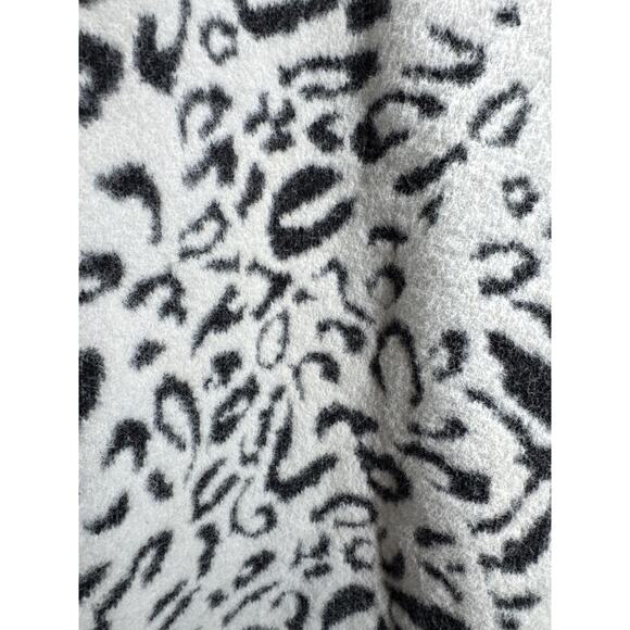 Chico's Snow Leopard Print Cardigan Pockets Fuzzy Knit Sweater Size 1/Medium - Picture 2 of 6
